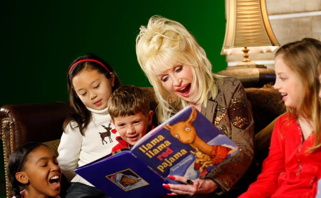 Dolly-Parton-reading-to-children-for-Legacy-story_web